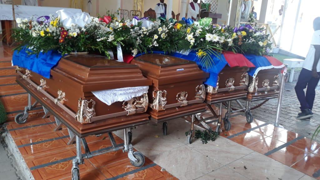 Les funérailles collectives se poursuivent dans le Grand Sud , toujours sans l'aide de l' État central