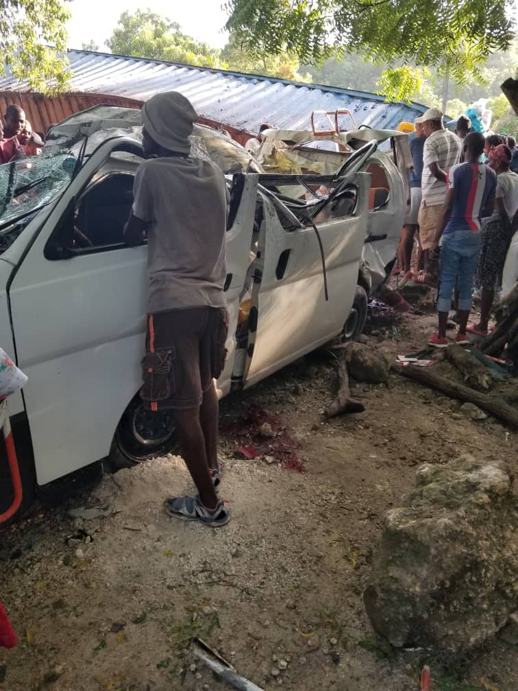 11 morts et 10 blessées graves ,bilan d'un terrible accident de circulation à Morne Tapion