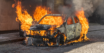 Grève illimitée du secteur des transports : une voiture incendiée 