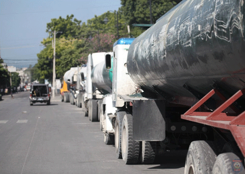 Trente Camions citernes d'essence détournés pour être revendus au marché noir, révèle le ministre de la défense Enold Joseph