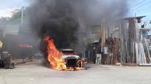 Incendie à Martissant, d' un véhicule des forces armées d'Haïti par des bandits armés