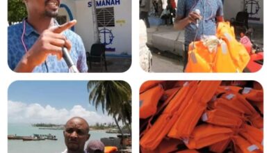 Distribution de gilets de sauvetage à des capitaines de bateaux par le SEMANAH