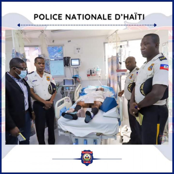 Haïti-insécurité:Visite d'une délégation de la PNH à un policier et un membre du personnel administratif blessés par balles