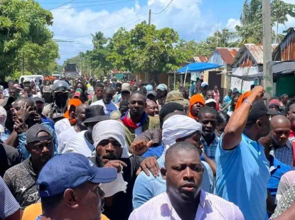 Manifestation pro-Aristide actuellement à Port-au-Prince
