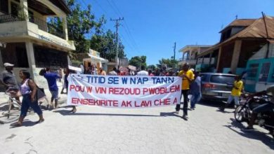 Des partisans de Fanmi Lavalas exigent le retour de Jean-Bertrand Aristide au pouvoir