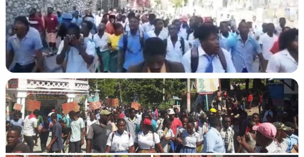 Des élèves et professeurs dans les rues pour protester contre la réouverture graduelle des classes