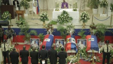 Funérailles des trois policiers assassinés à Métivier par des bandits 